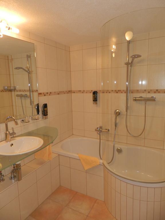 Hotel Loewen-Weinstube Meersburg Esterno foto
